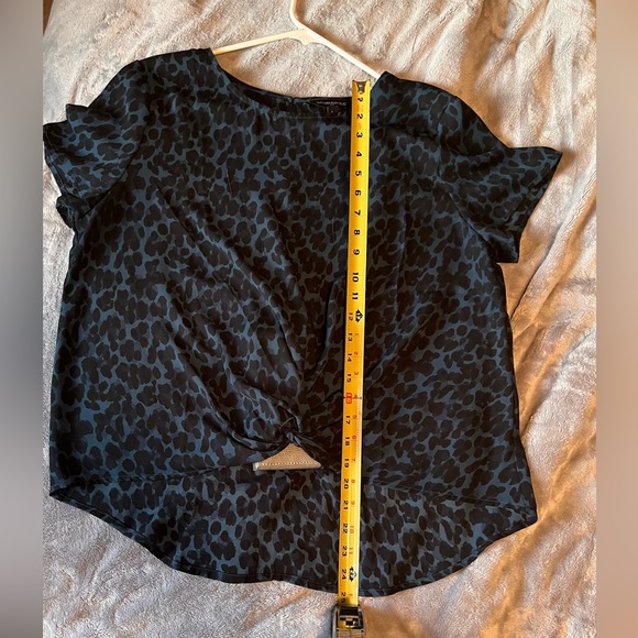 Banana Republic Blue Cheetah Print short sleeve shirt - Picture 5 of 5